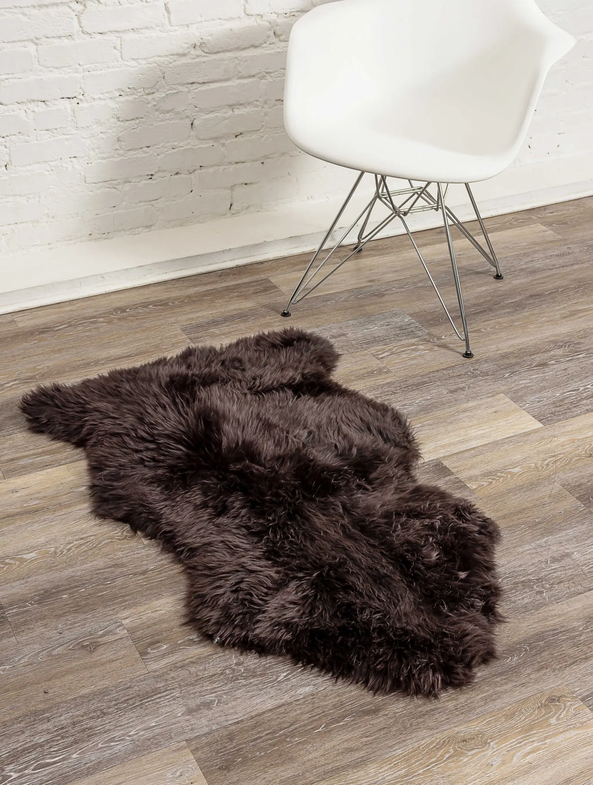 2' X 3' Chocolate New Zealand Natural Sheepskin Rug - Image 6