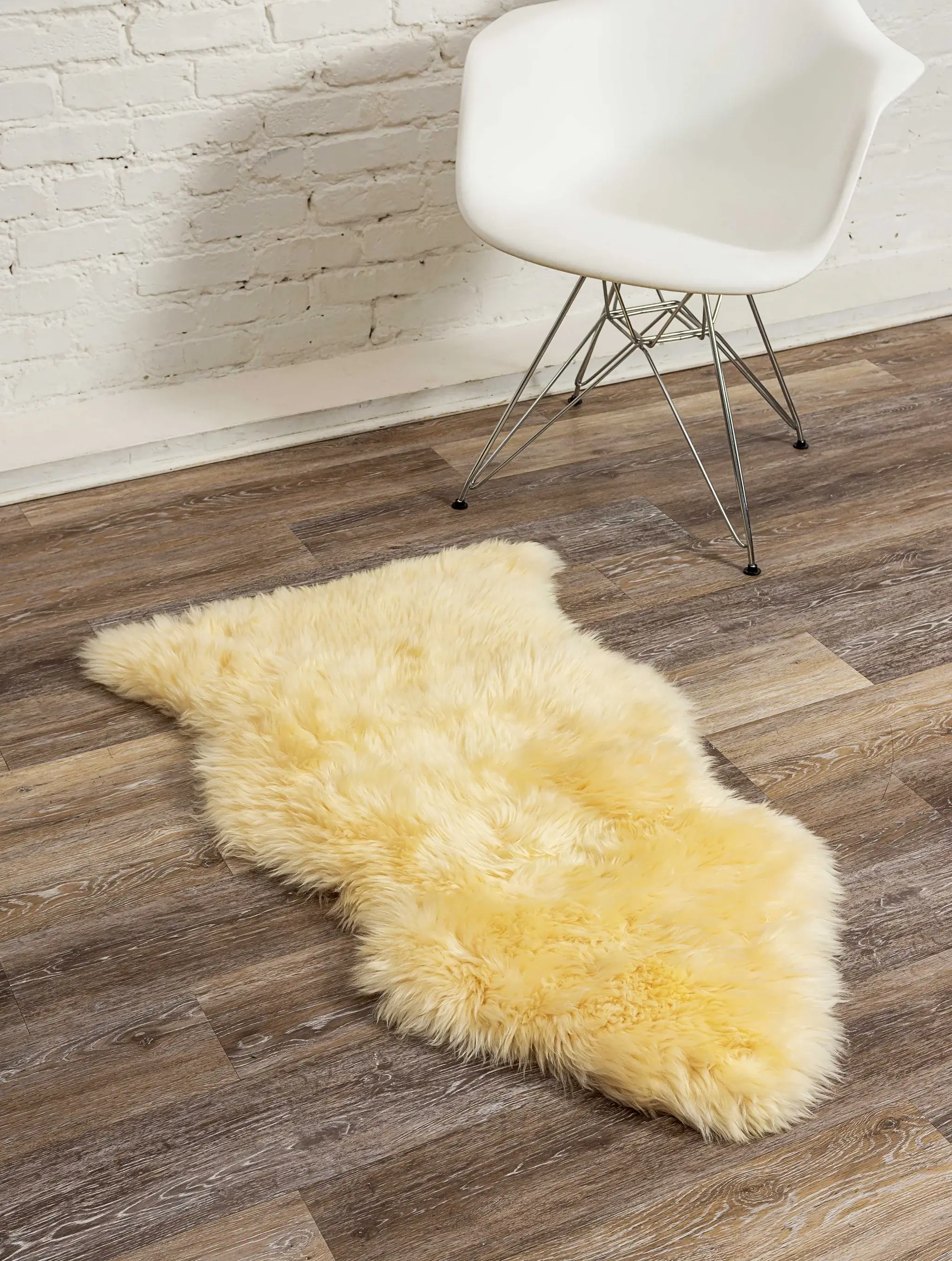 2' X 3' Cream New Zealand Natural Sheepskin Rug - Image 7