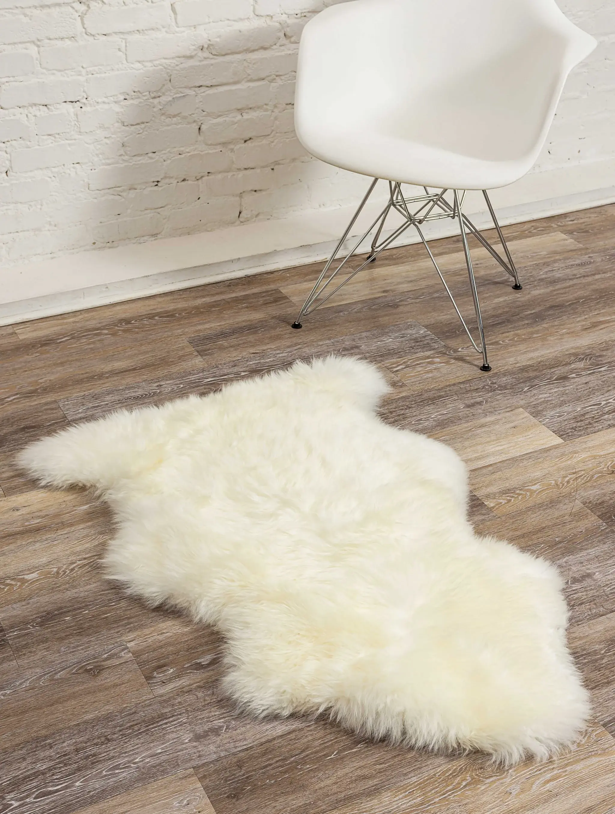 2' X 3' Ivory New Zealand Natural Sheepskin Rug - Image 8