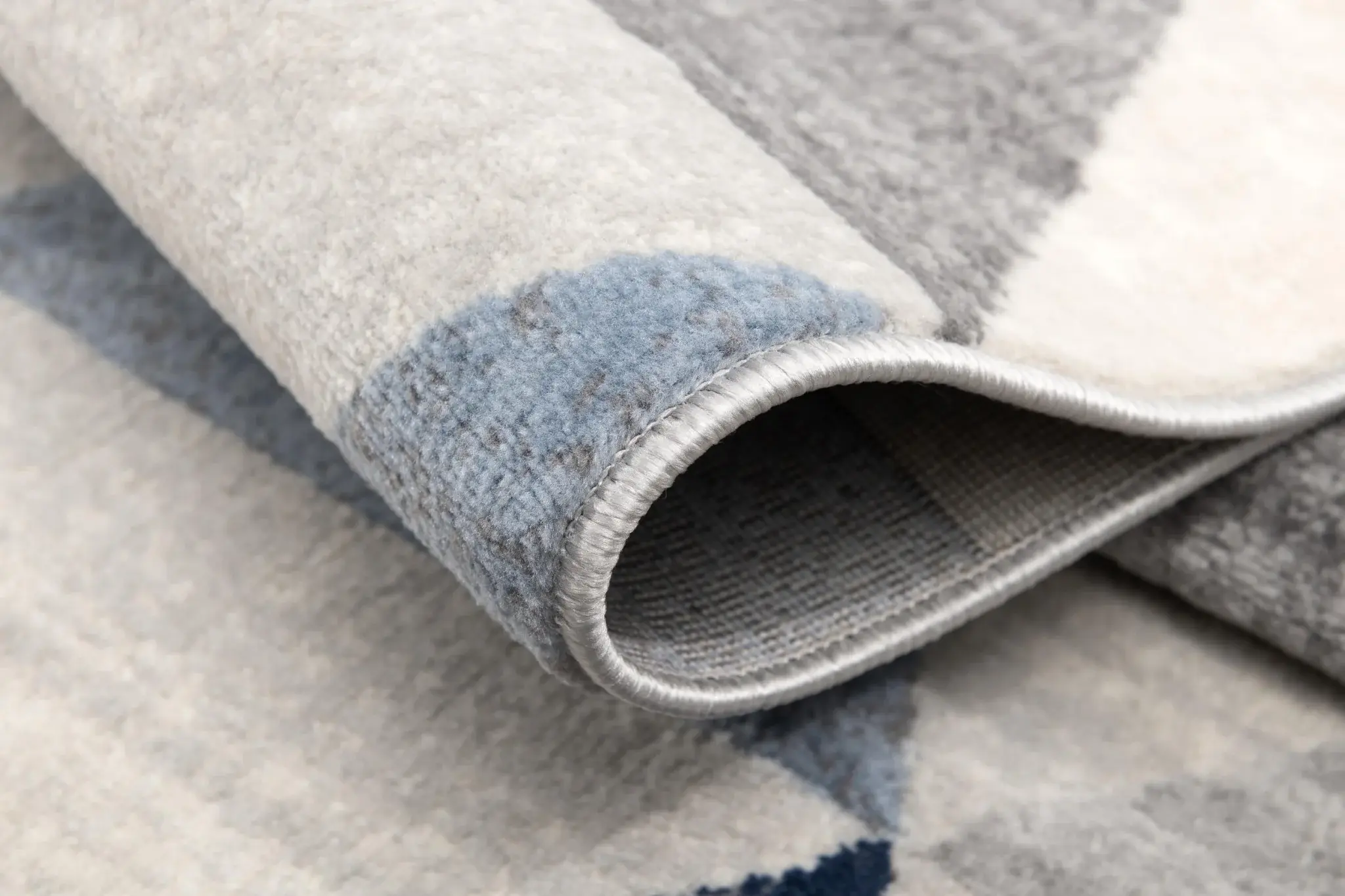 2' X 3' Navy Blue Geometric Diamond Scatter Rug - Image 5