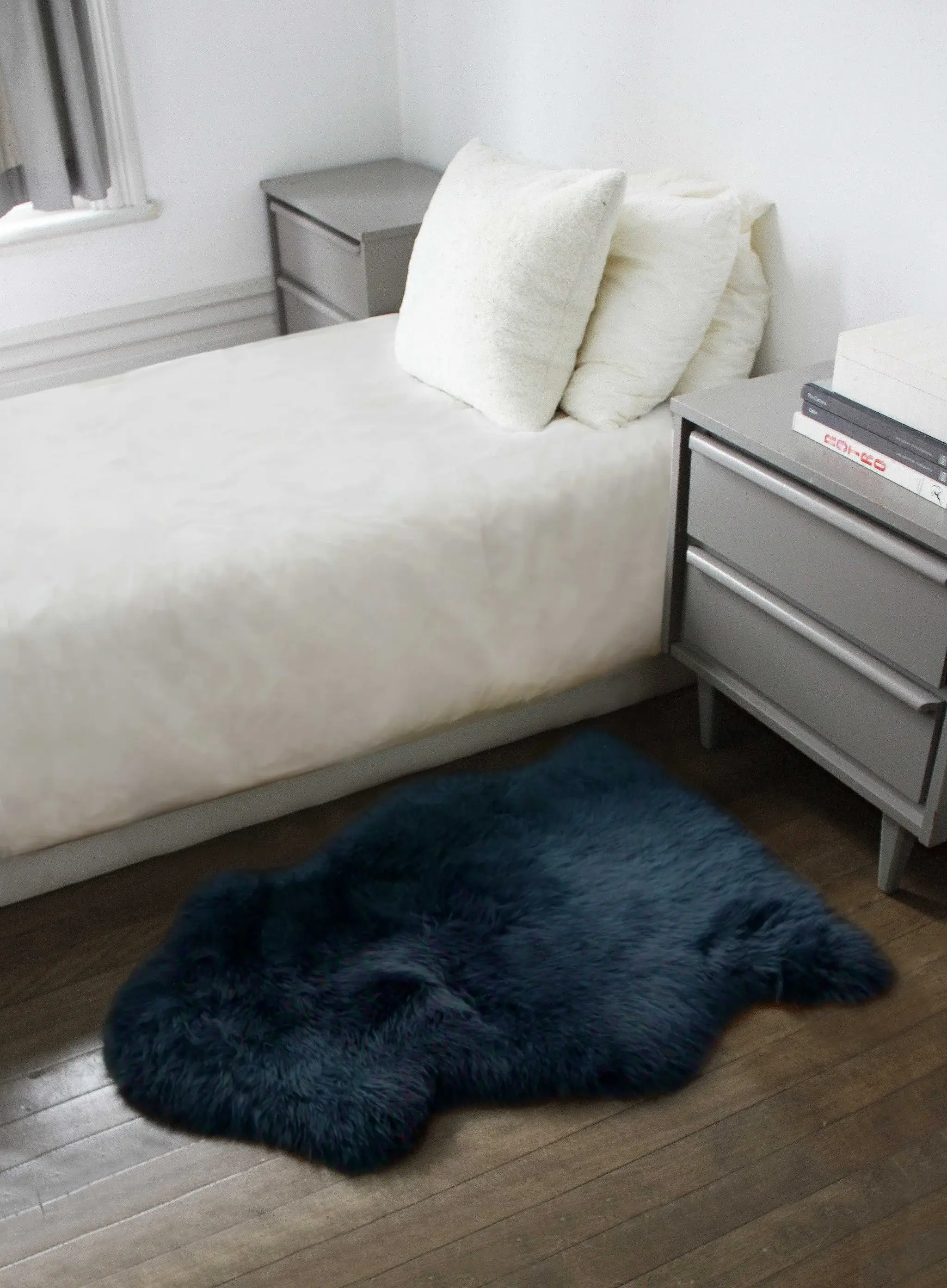 2' X 3' Navy New Zealand Natural Sheepskin Rug - Image 7