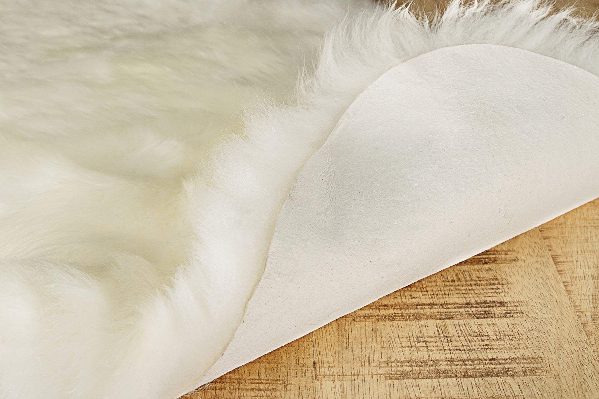 2' X 3' White Natural New Zealand Sheepskin Wool Area Rug - Image 5
