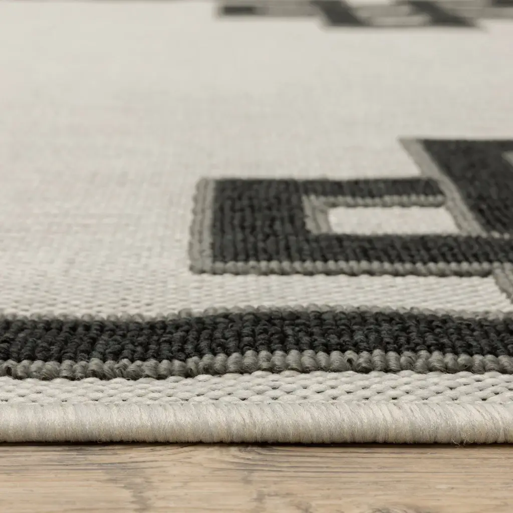 2' X 4' Beige and Black Stain Resistant Indoor Outdoor Area Rug - Image 5