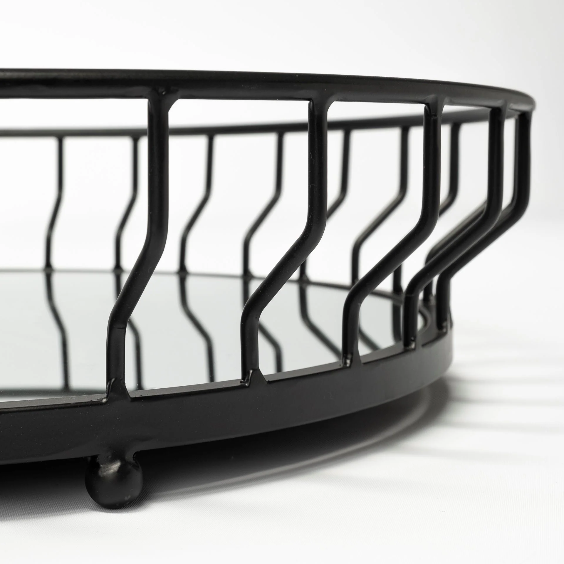 20" Black Round Metal Indoor Outdoor Serving Tray With Handles - Image 7