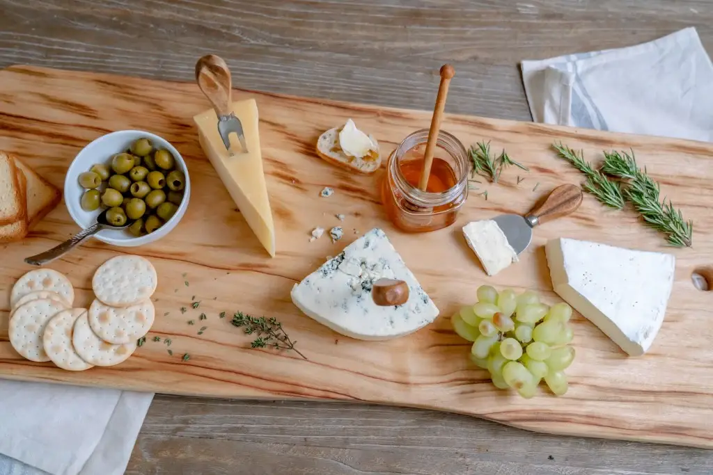 28" Artisan Organic Natural Wood Anti Bacterial Cutting Board - Image 5