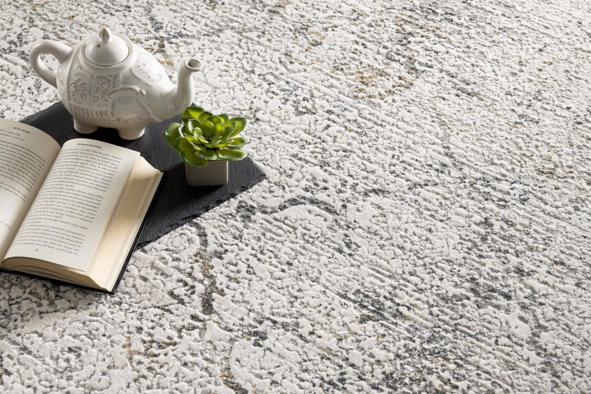 5' X 7' Gray and Ivory Abstract Area Rug - Image 5