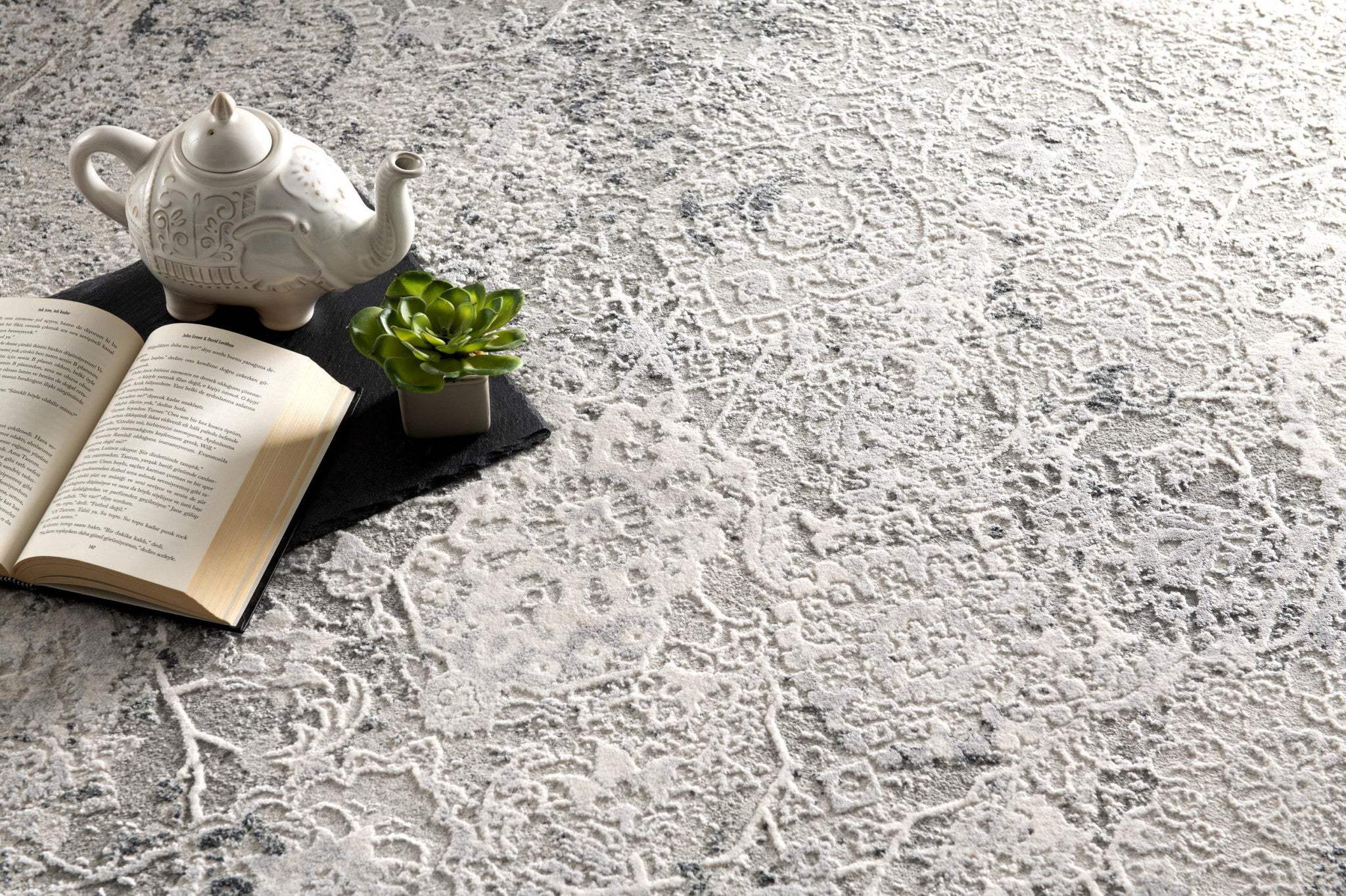 5' X 7' Gray and Ivory Abstract Area Rug - Image 6