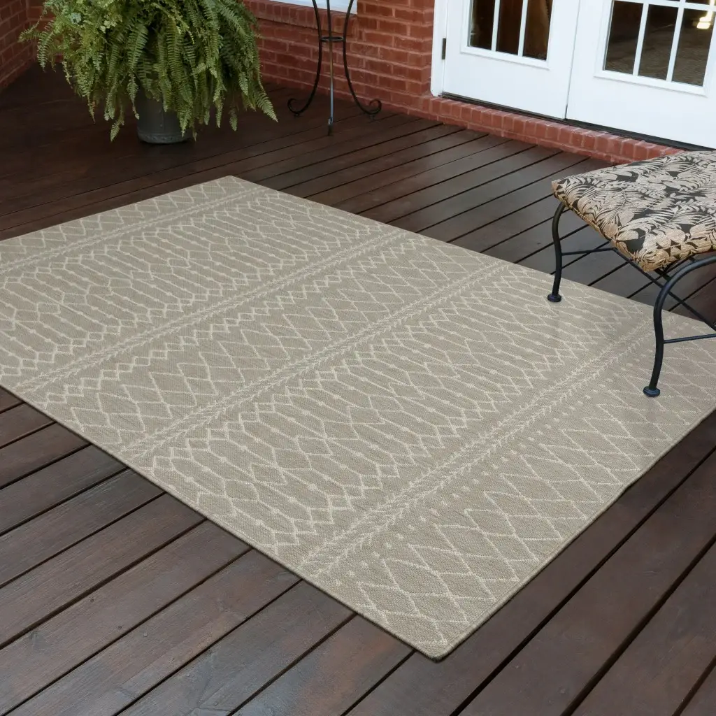 5' X 7' Gray and Ivory Indoor Outdoor Area Rug - Image 5