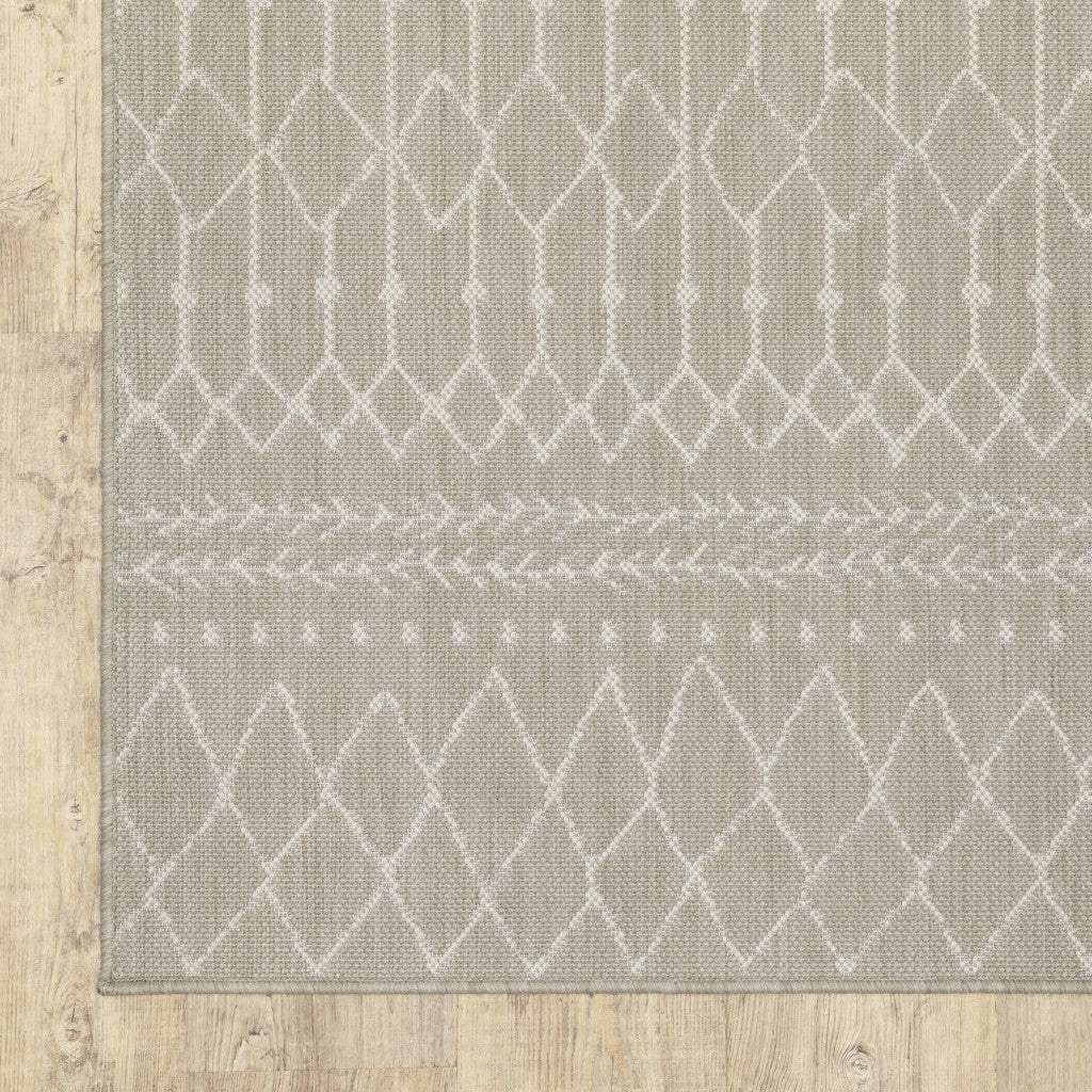 5' X 7' Gray and Ivory Indoor Outdoor Area Rug - Image 7