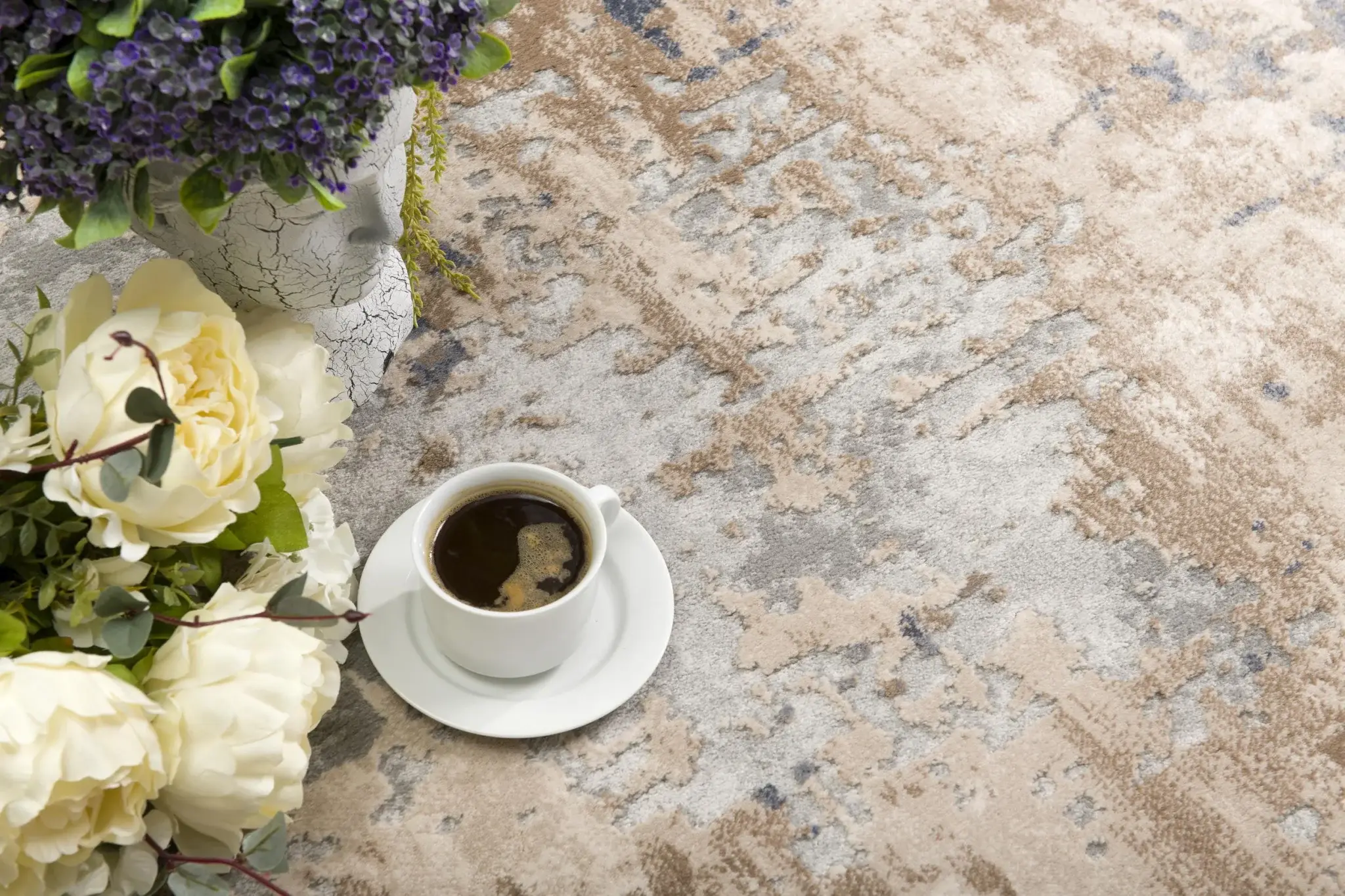 5' X 8' Beige And Ivory Abstract Area Rug - Image 6