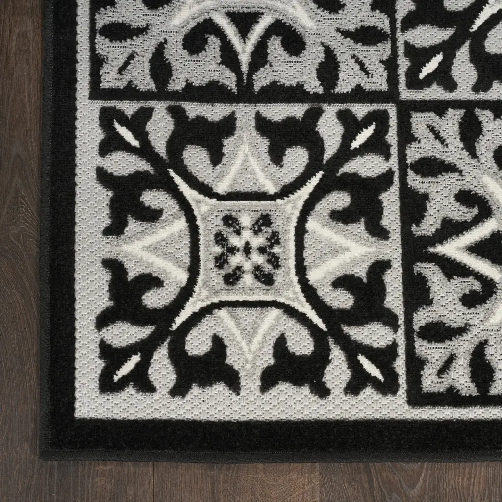 5' X 8' Black And White Fleur De Lis Stain Resistant Non Skid Area Rug - Image 4