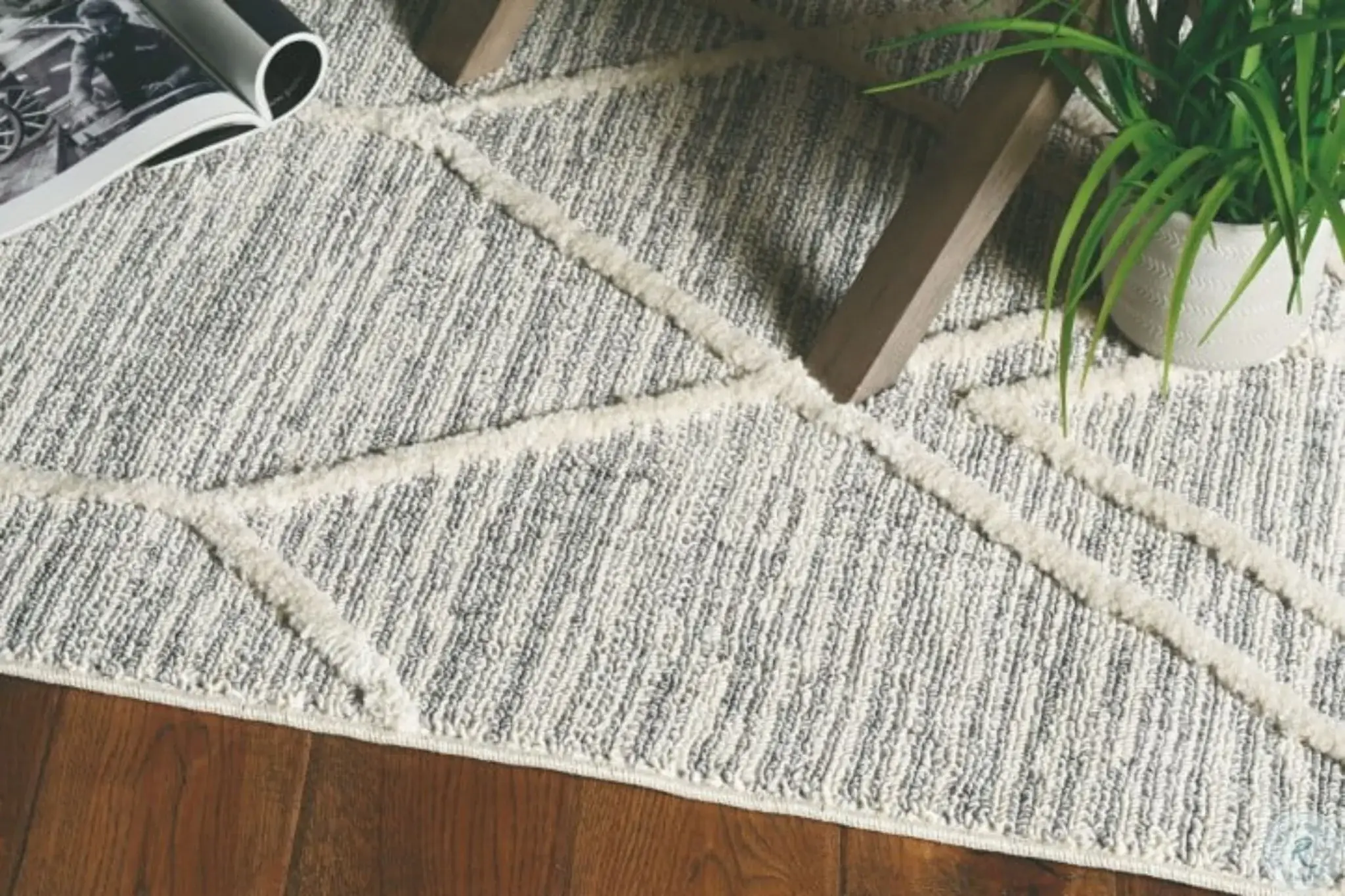 5' X 8' Gray and Ivory Abstract Area Rug - Image 5