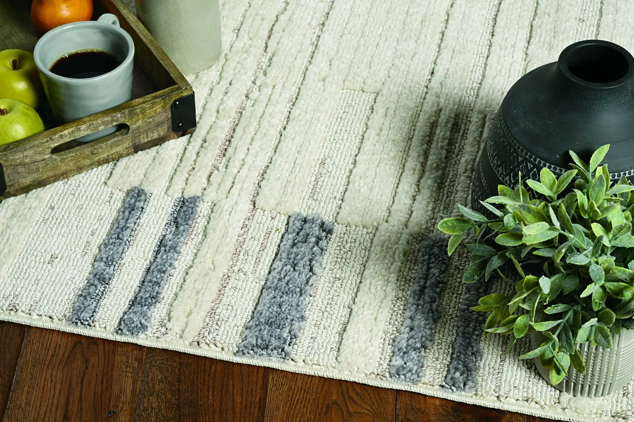 5' X 8' Gray and Ivory Abstract Area Rug - Image 6