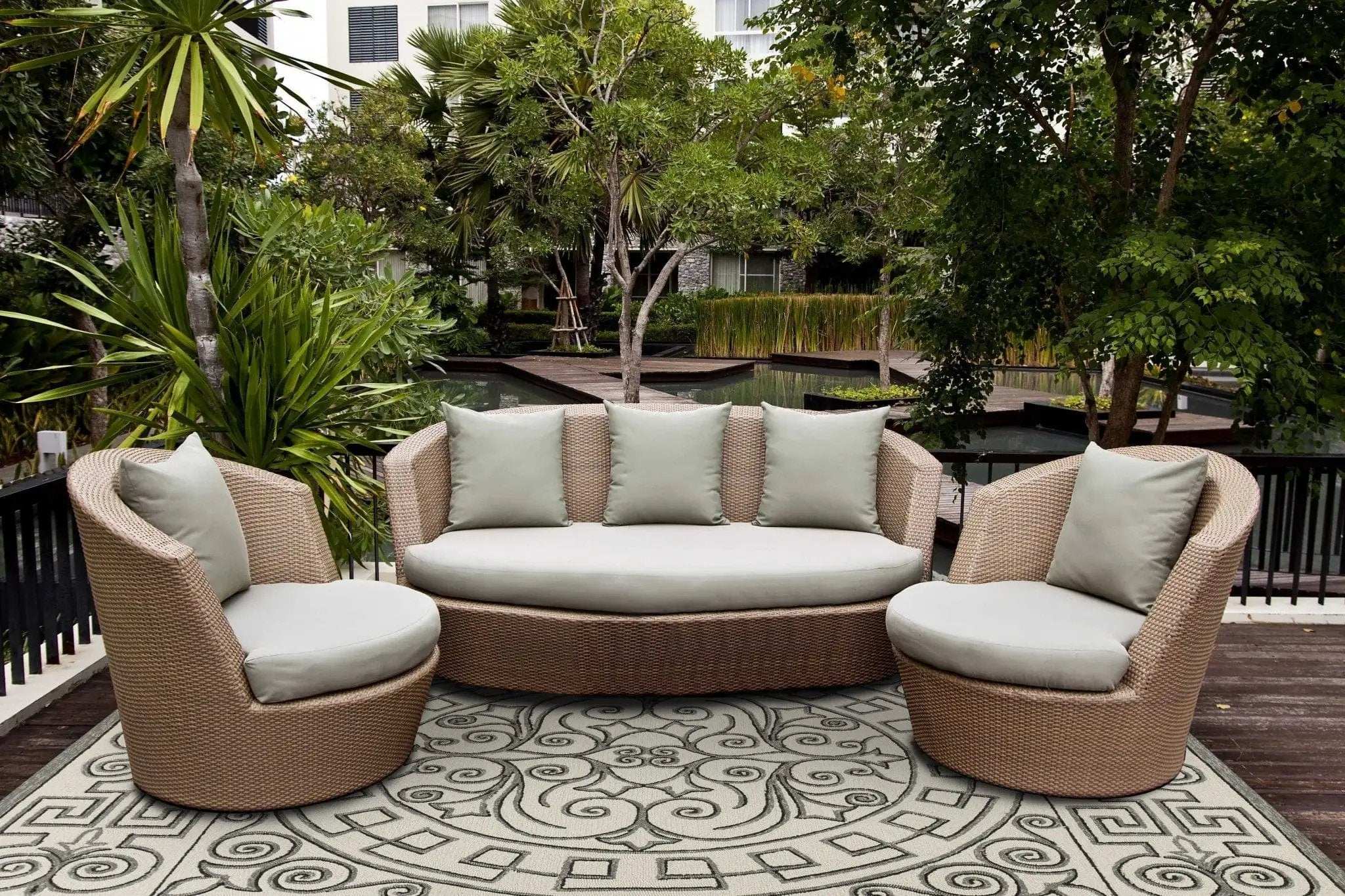 5' X 8' Gray and Ivory Damask Handmade Indoor Outdoor Area Rug - Image 7
