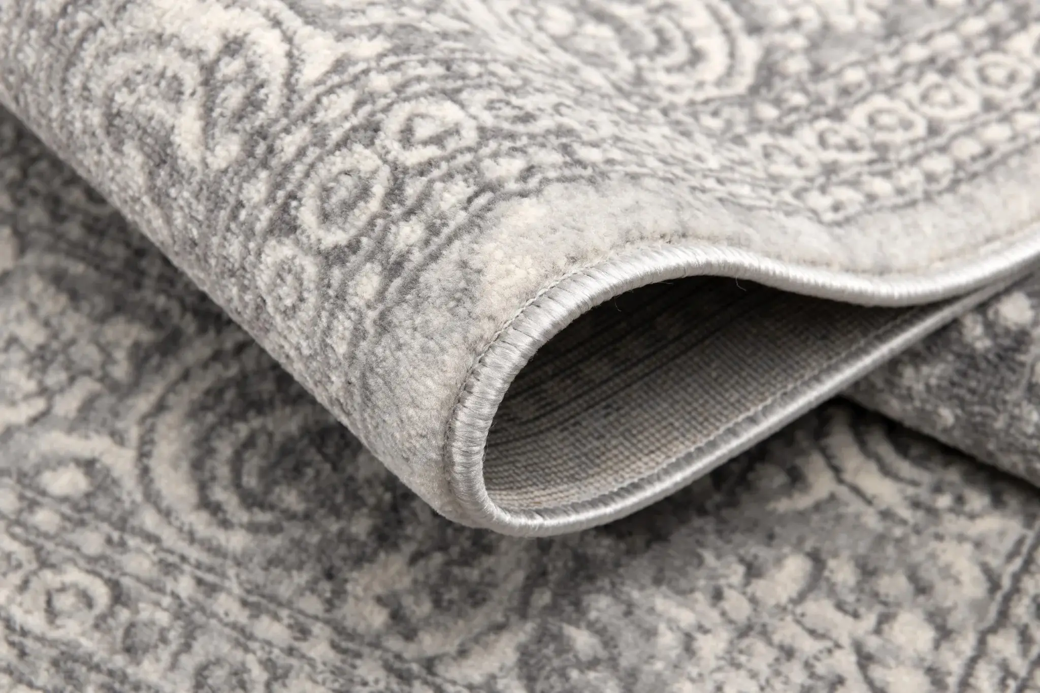 5' X 8' Gray Distressed Medallion Area Rug - Image 4
