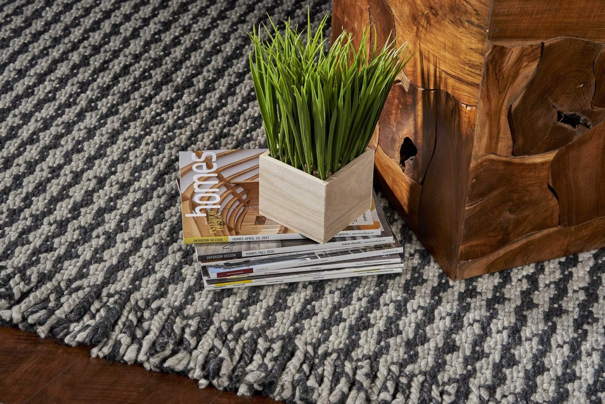 5' X 8' Grey Hand Woven Houndstooth Indoor Area Rug - Image 6