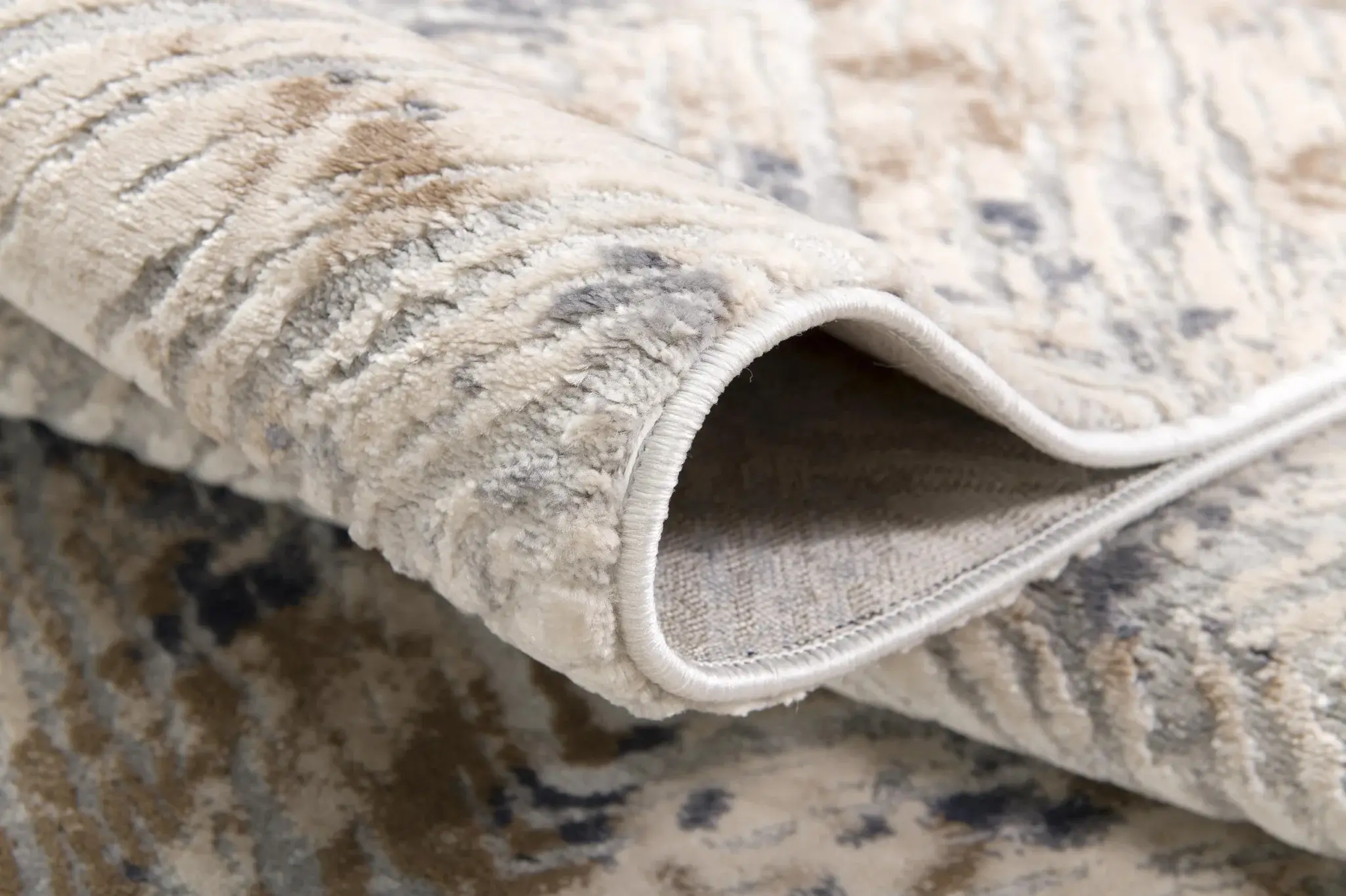 5' X 8' Ivory And Beige Abstract Diamonds Area Rug - Image 8
