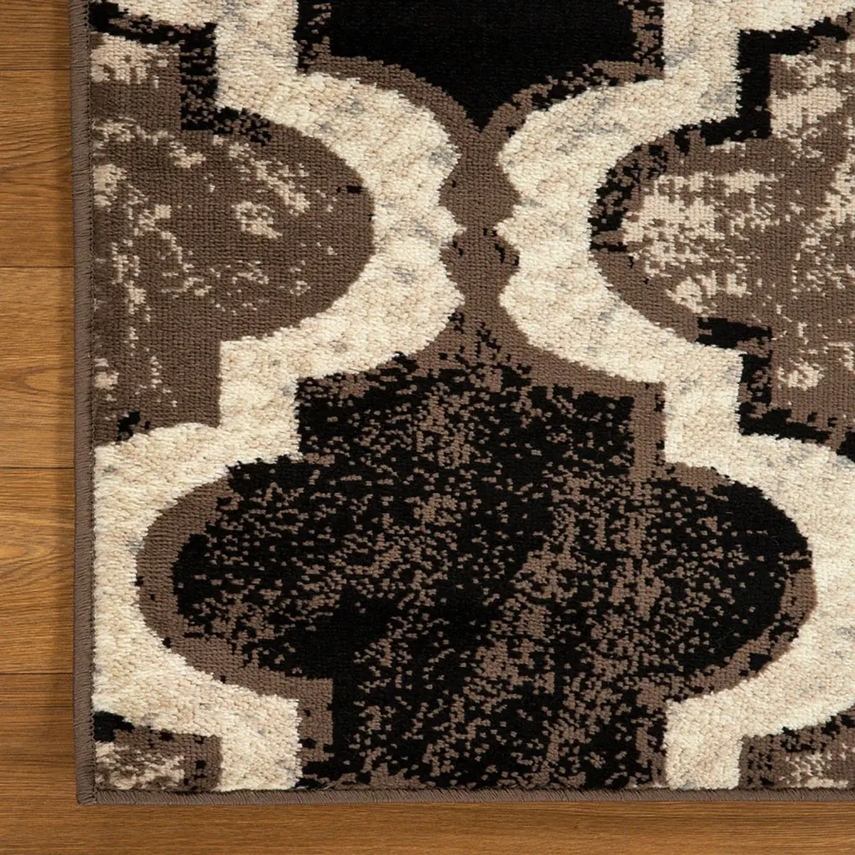 5' X 8' Ivory Quatrefoil Power Loom Distressed Stain Resistant Area Rug - Image 2