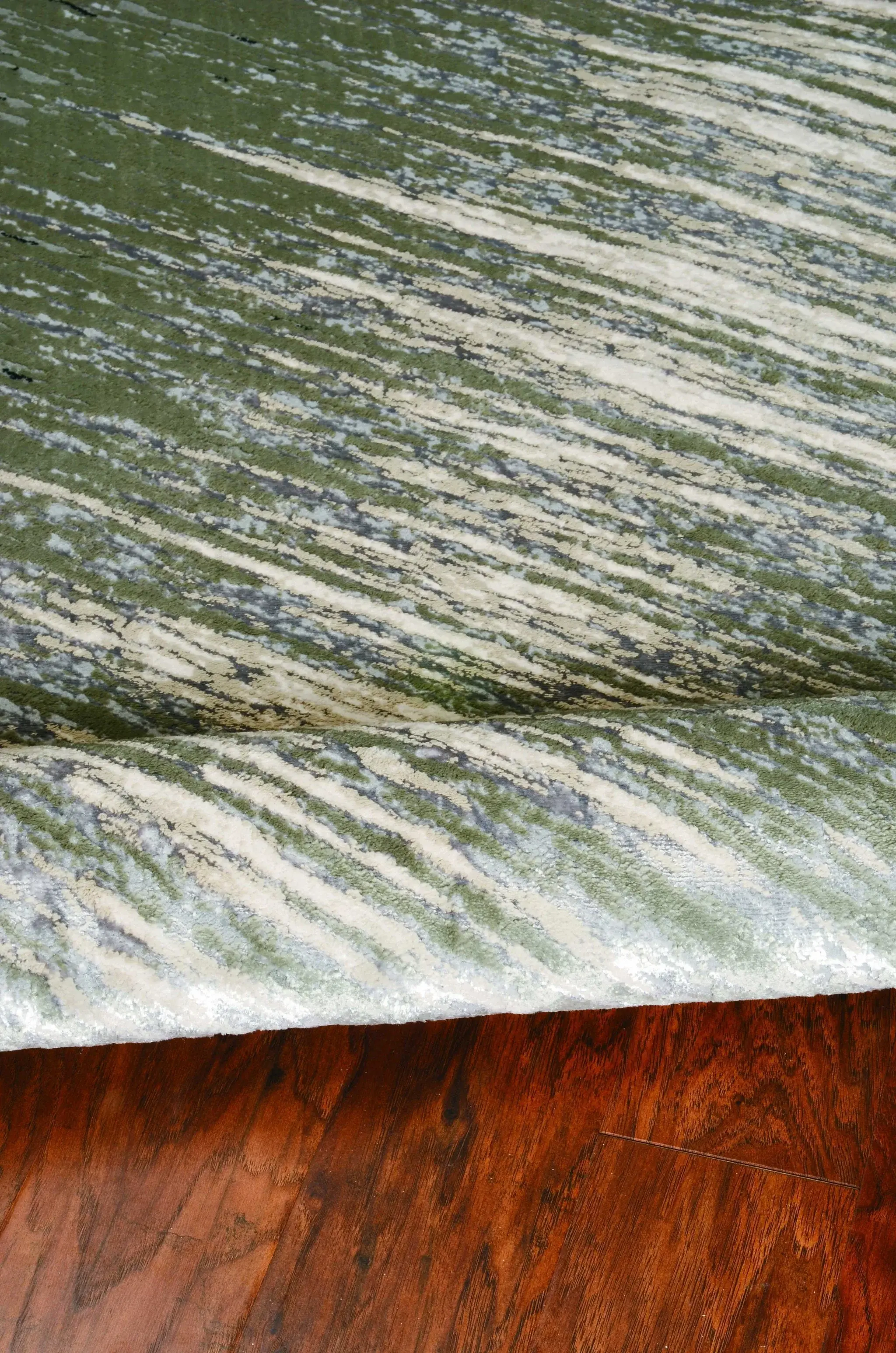5' X 8' Silver Grey Machine Woven Abstract Brushstroke Indoor Area Rug - Image 7