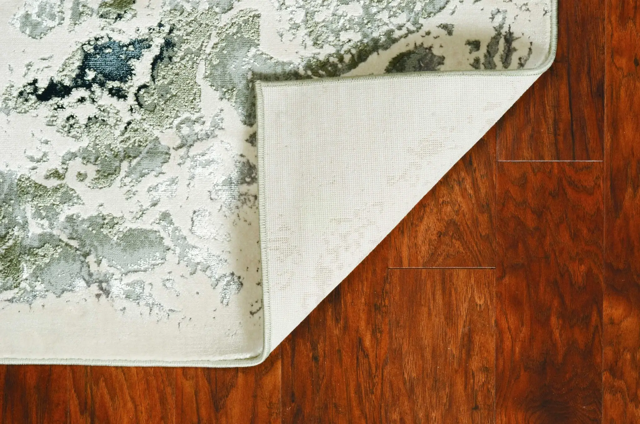 5' X 8' Silver Machine Woven Abstract Watercolor Indoor Area Rug - Image 6