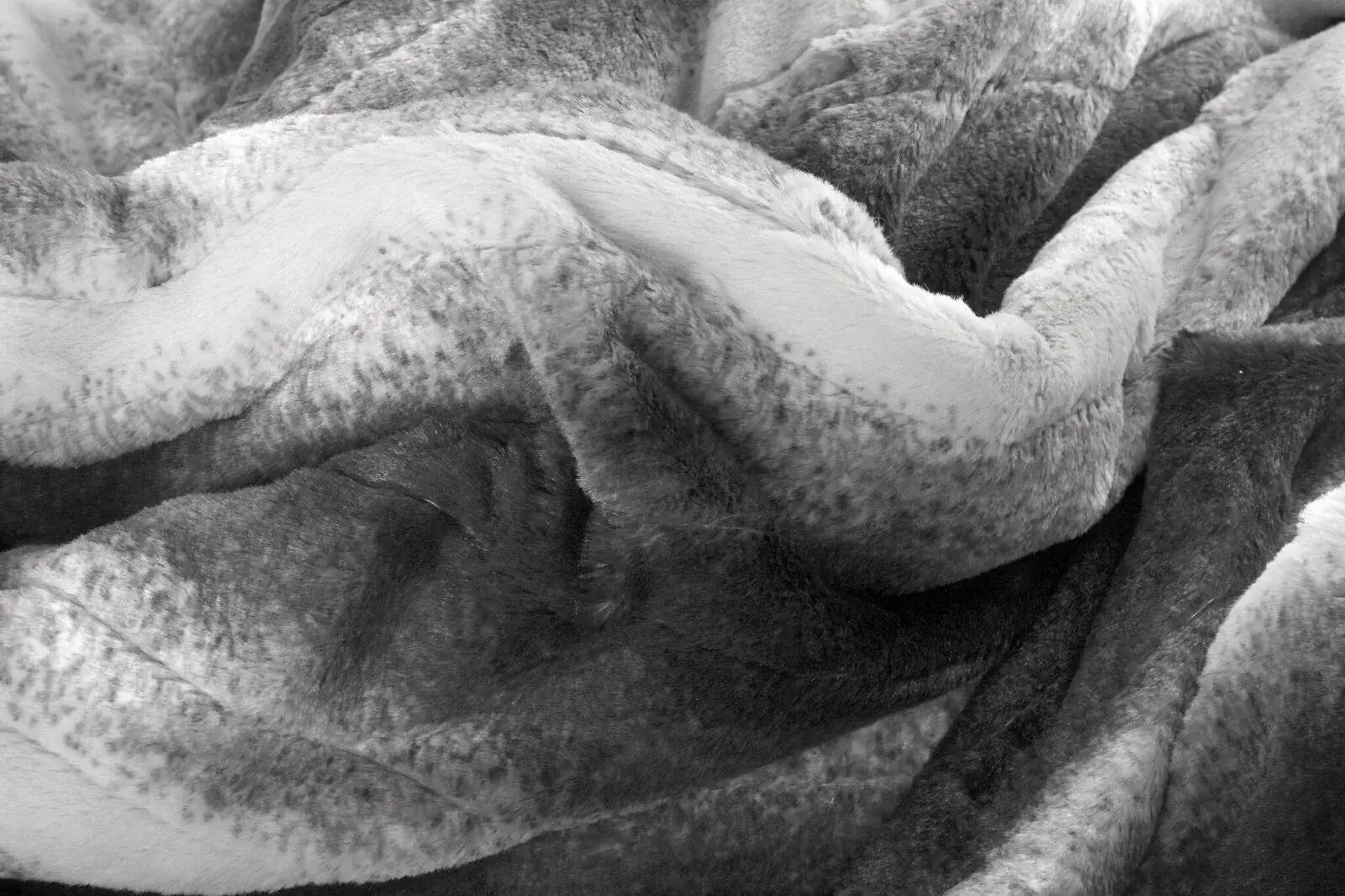50" X 60" Grey And White Modern Contemporary Heated  Throw Blankets - Image 9