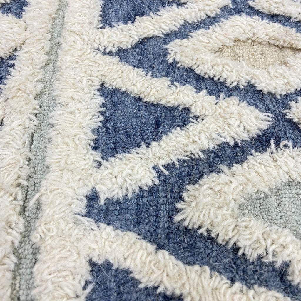 6' Round Blue and Cream Striped Diamonds Area Rug - Image 6