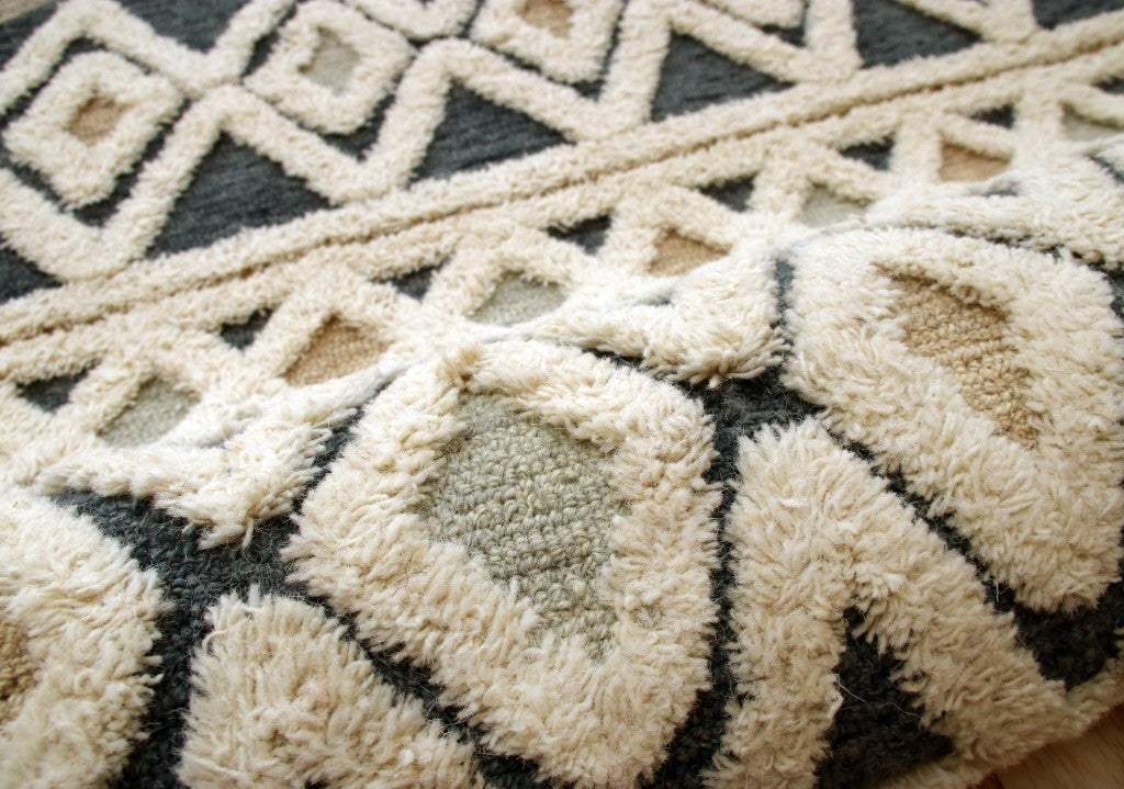 6' Round Blue and Cream Striped Diamonds Area Rug - Image 9