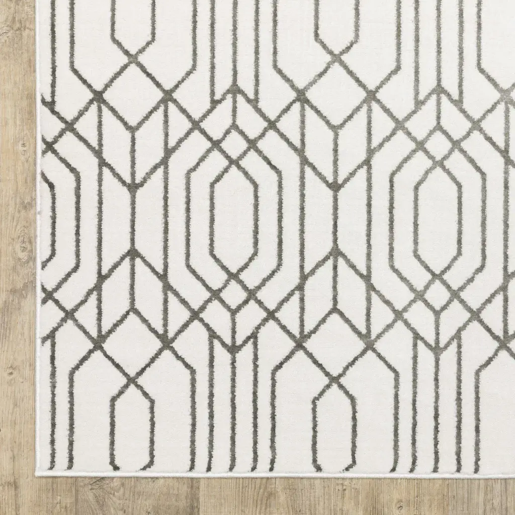 6' X 9' White And Grey Geometric Power Loom Stain Resistant Area Rug - Image 4