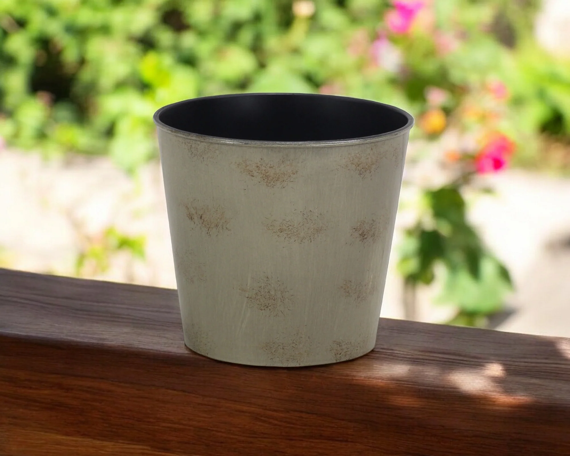 7" Gray Recycled Plastic Indoor Outdoor Round Pot Planter