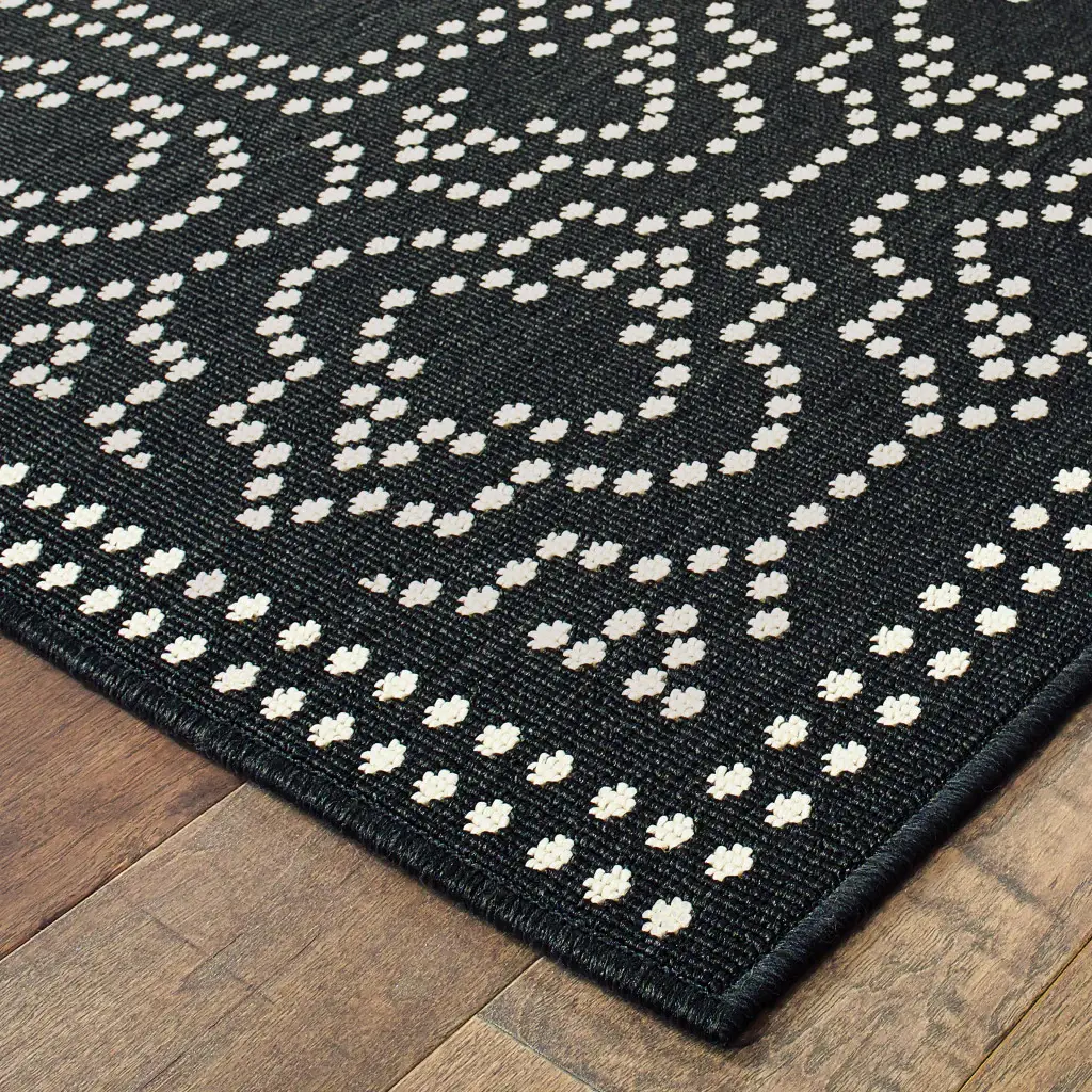 7' X 10' Black and Ivory Stain Resistant Indoor Outdoor Area Rug - Image 3