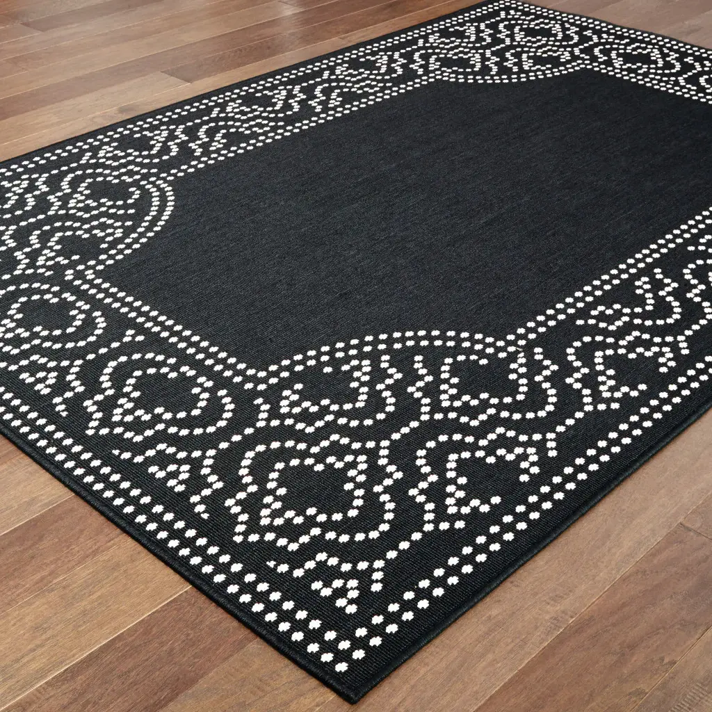 7' X 10' Black and Ivory Stain Resistant Indoor Outdoor Area Rug - Image 4
