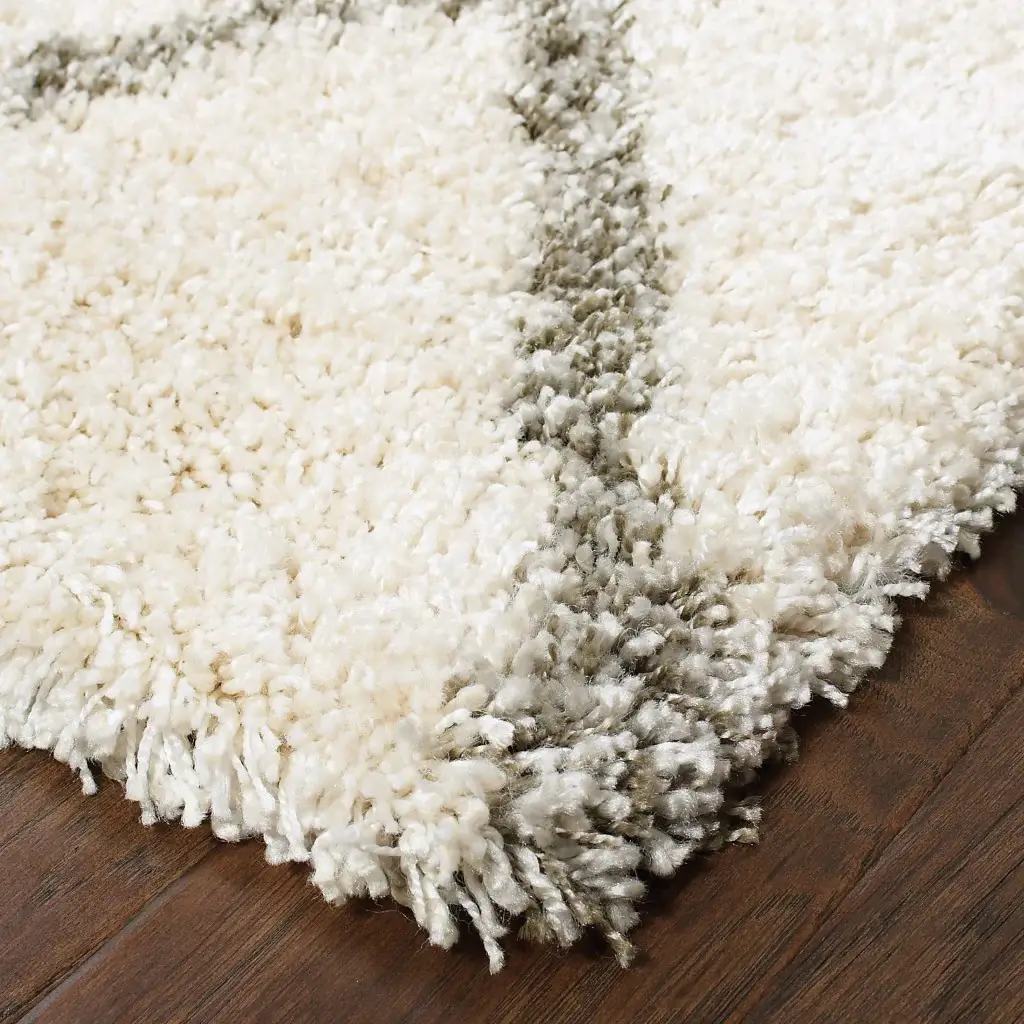 7' X 10' Ivory And Gray Geometric Lattice Area Rug - Image 4