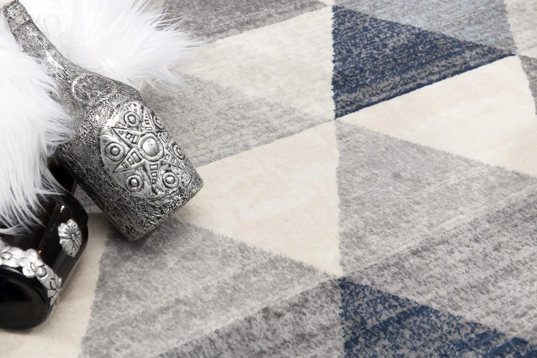 8' X 11' Navy Blue Geometric Diamond Area Rug - Image 6