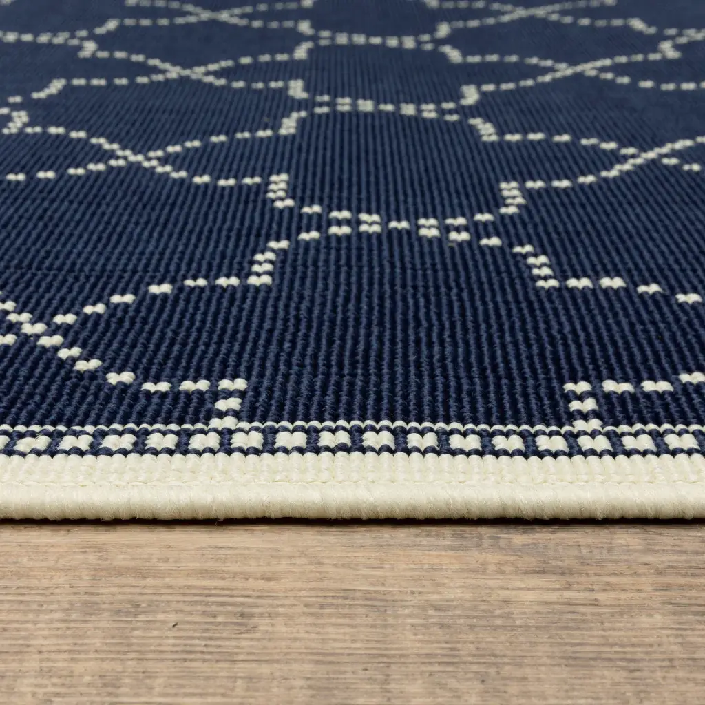 8' X 8' Blue and Ivory Round Geometric Stain Resistant Indoor Outdoor Area Rug - Image 3