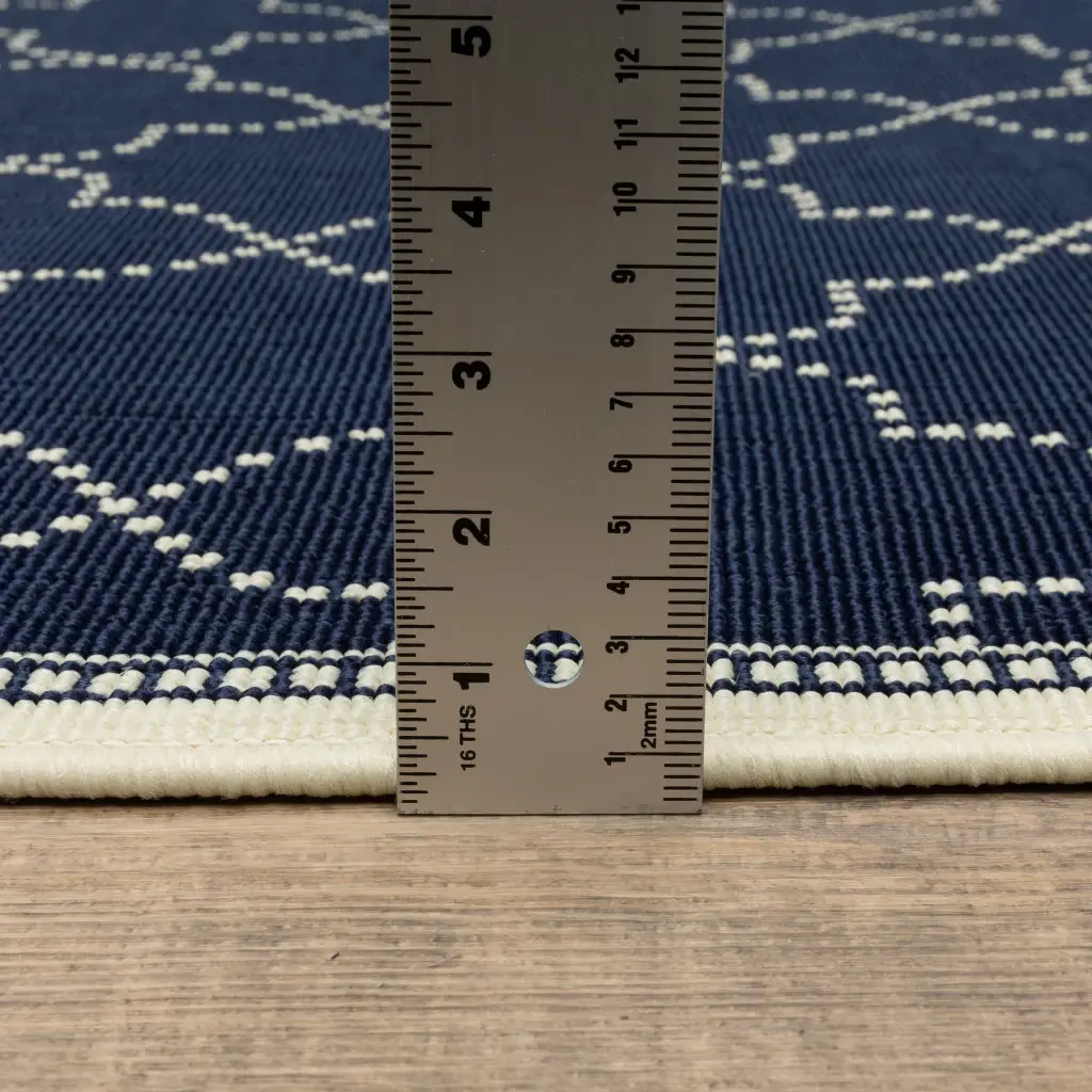8' X 8' Blue and Ivory Round Geometric Stain Resistant Indoor Outdoor Area Rug - Image 4