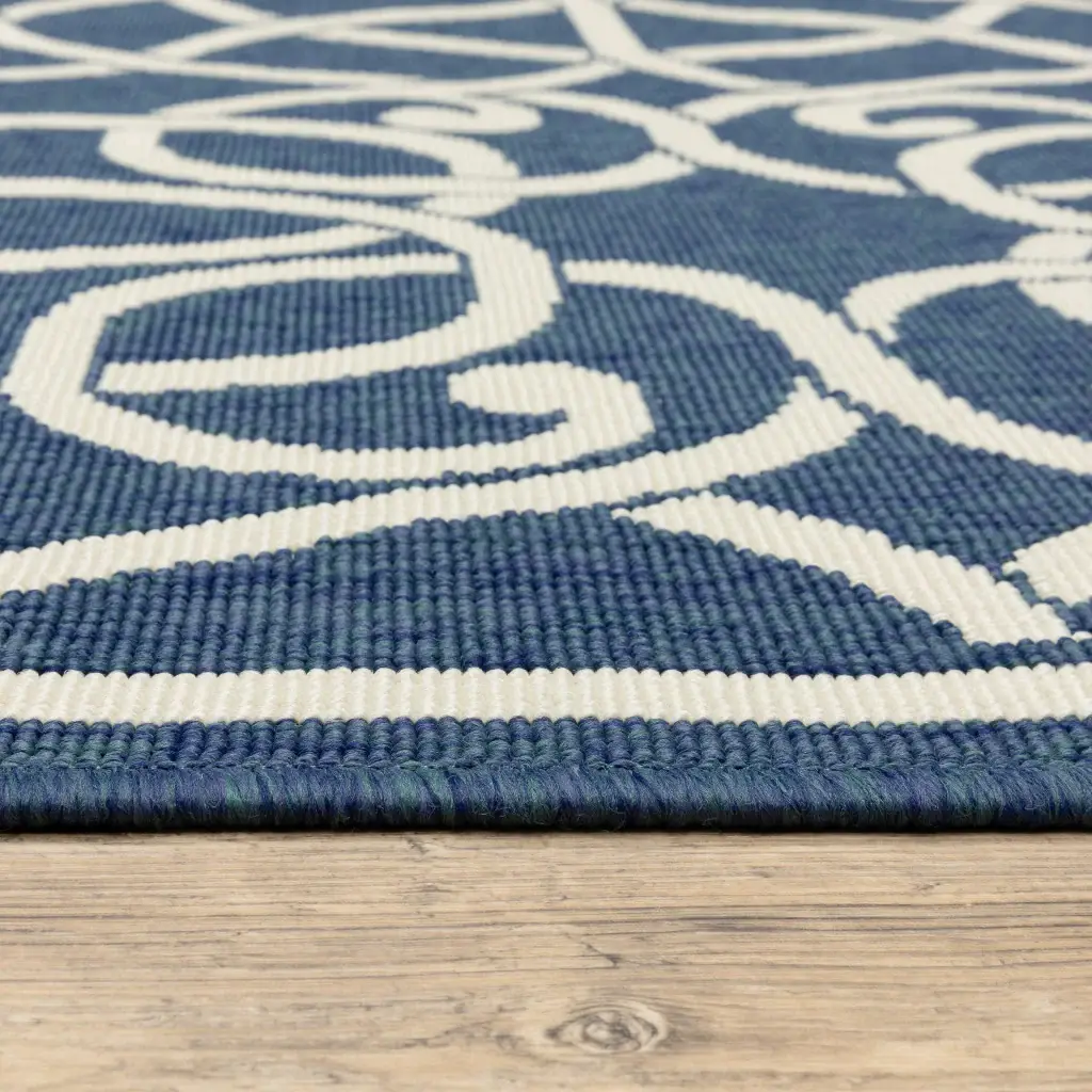 8' X 8' Blue and Ivory Round Geometric Stain Resistant Indoor Outdoor Area Rug - Image 3