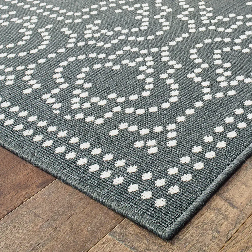 9' X 13' Gray and Ivory Stain Resistant Indoor Outdoor Area Rug - Image 3