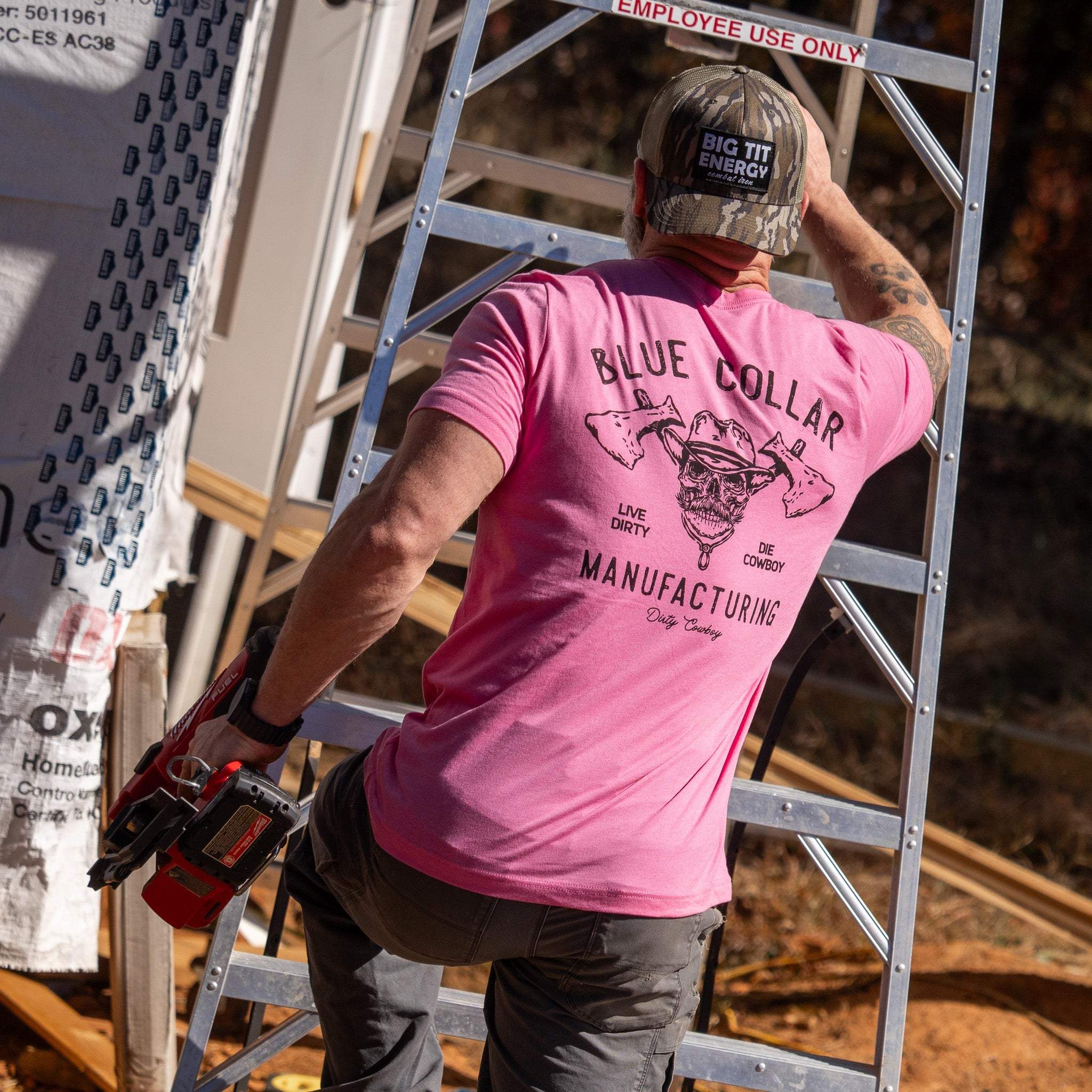 Blue Collar Hatchet Men's T-Shirt - Image 4