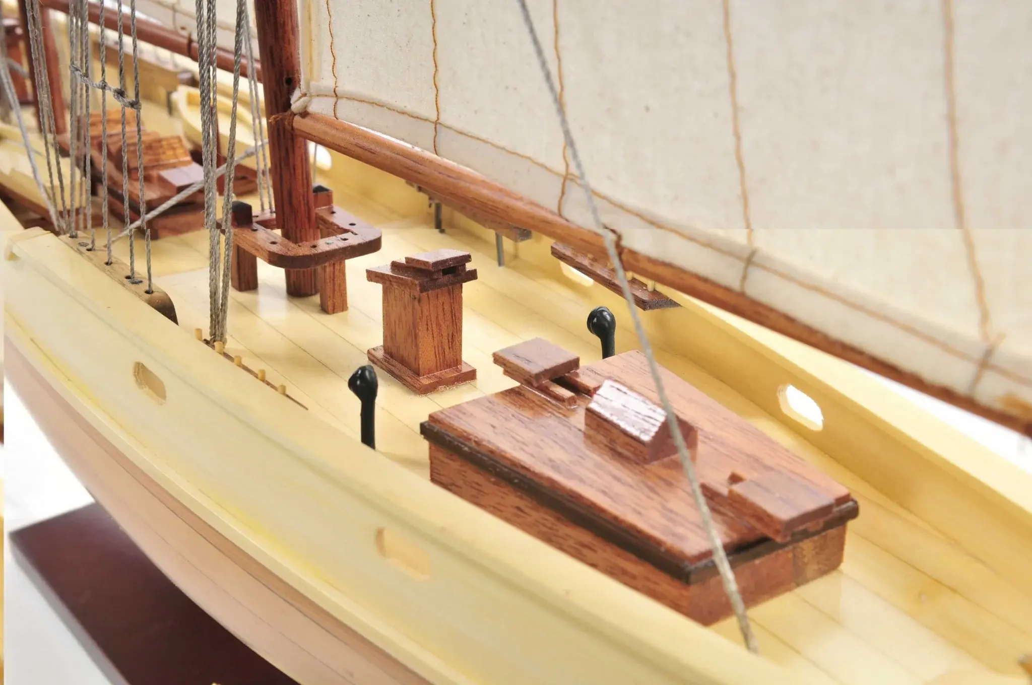 Bluenose Model In Light Brown Finish - Image 6
