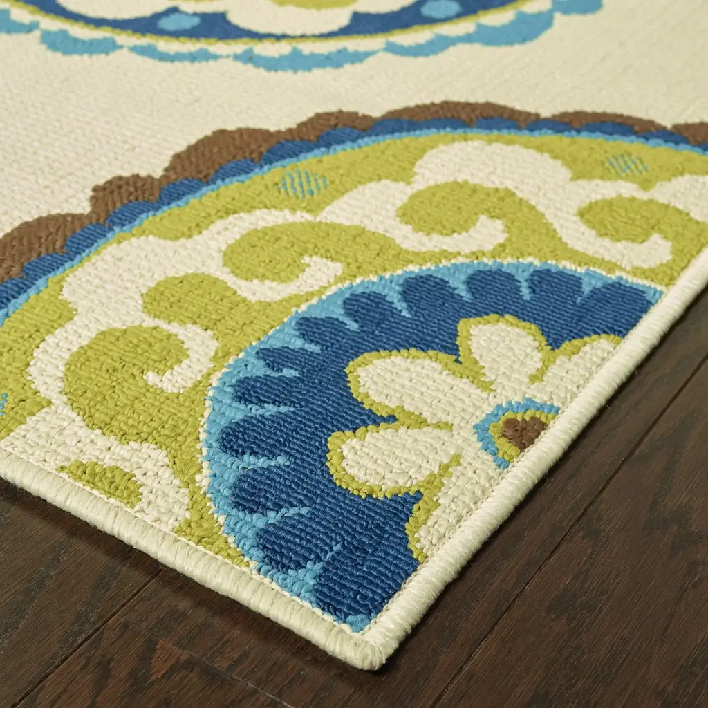 Green and Ivory Floral Indoor Outdoor Area Rug - Image 4
