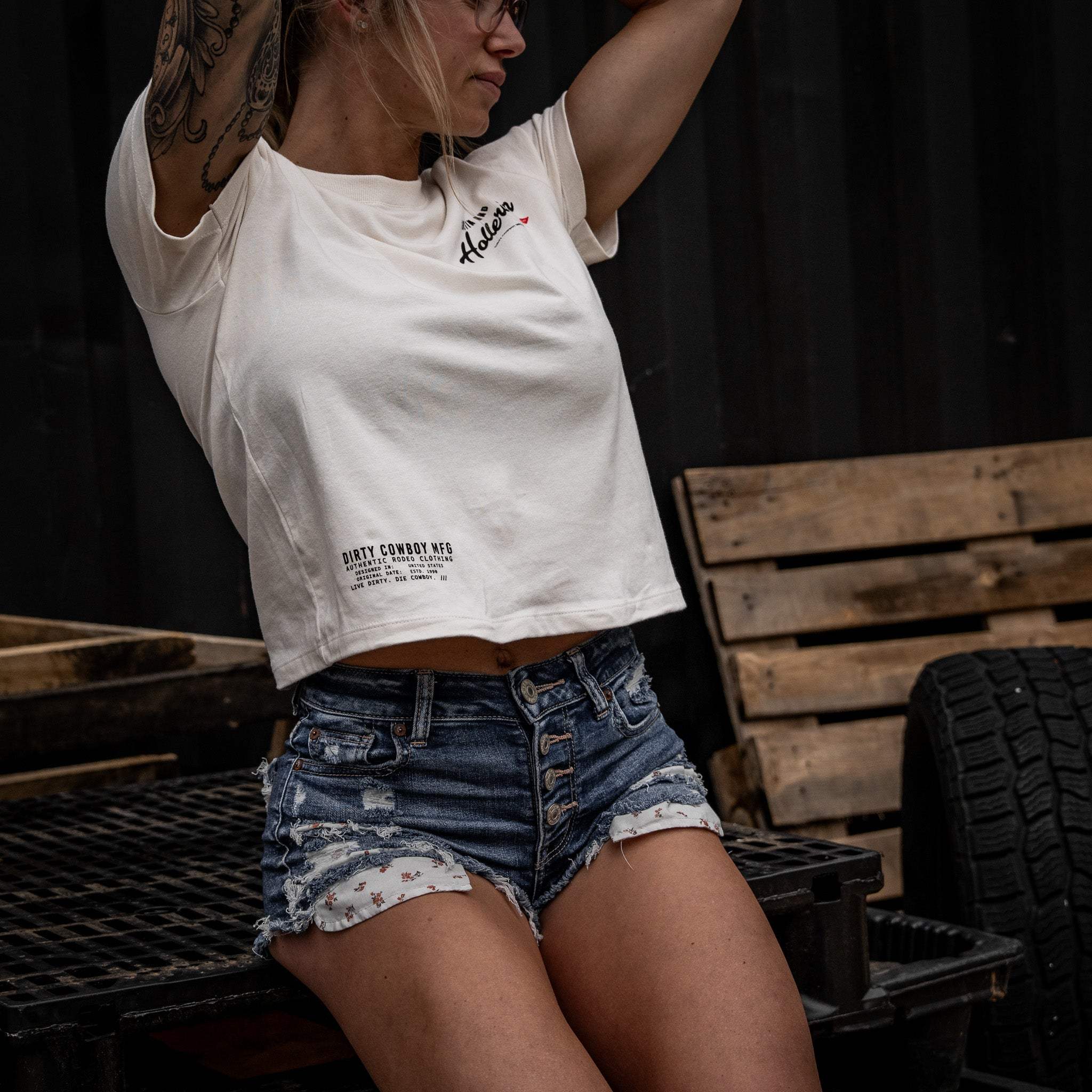 Hootin And Hollerin' Ladies Cropped T-Shirt - Image 9