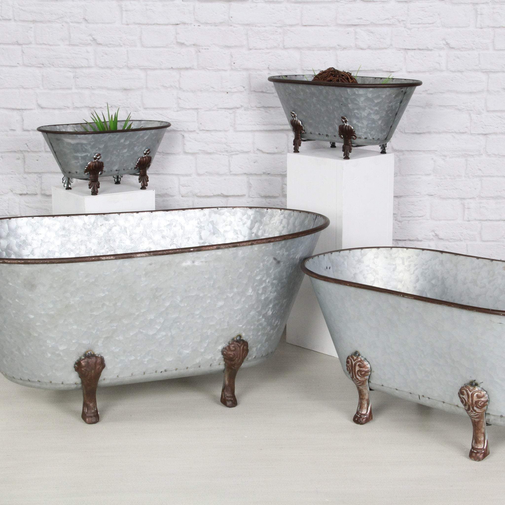 Jumbo Hammered Metal Bathtub Sculpture - Image 6