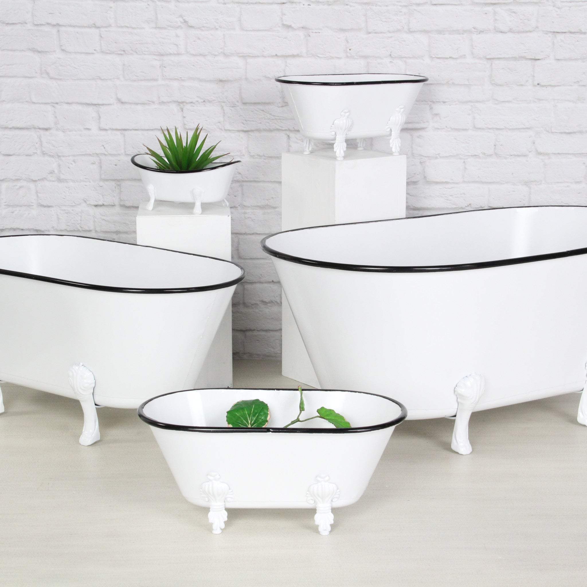 Jumbo White Bathtub Decorative Sculpture - Image 5