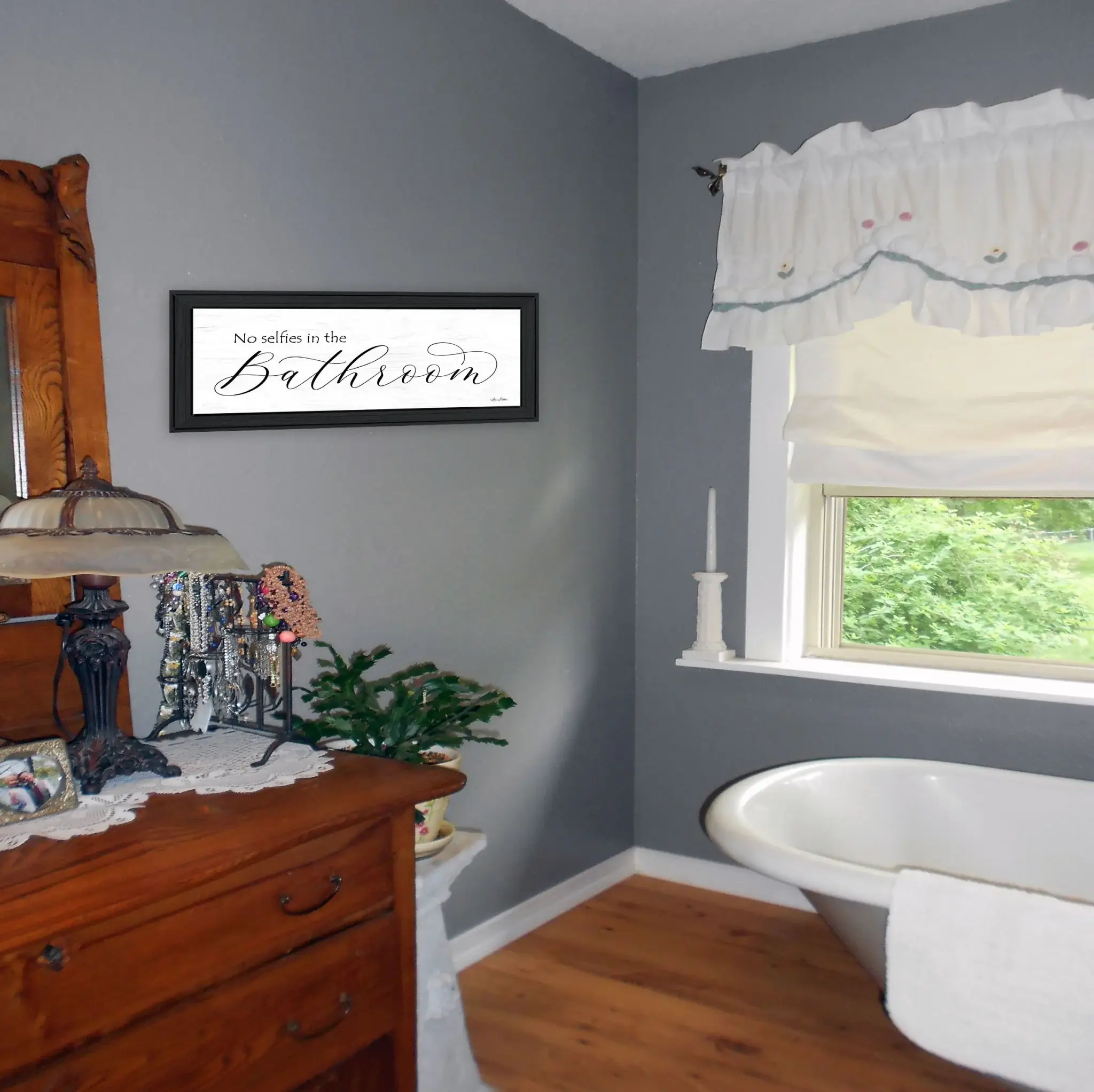 No Selfies in the Bathroom 2 Black Framed Print Bathroom Wall Art - Image 4