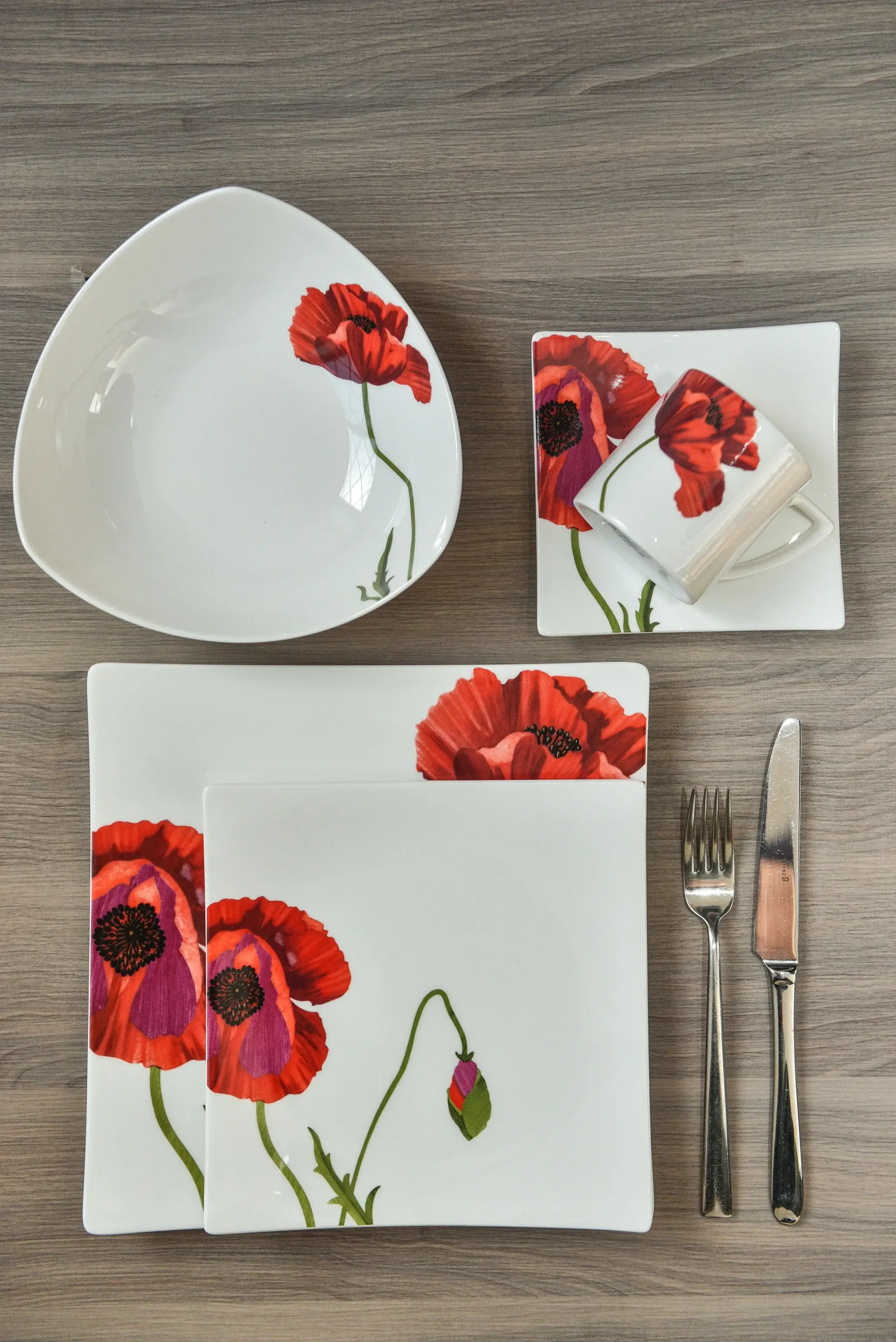 Red and White Six Piece Square Floral Bone China Service For Six Dinner Plate Set - Image 7