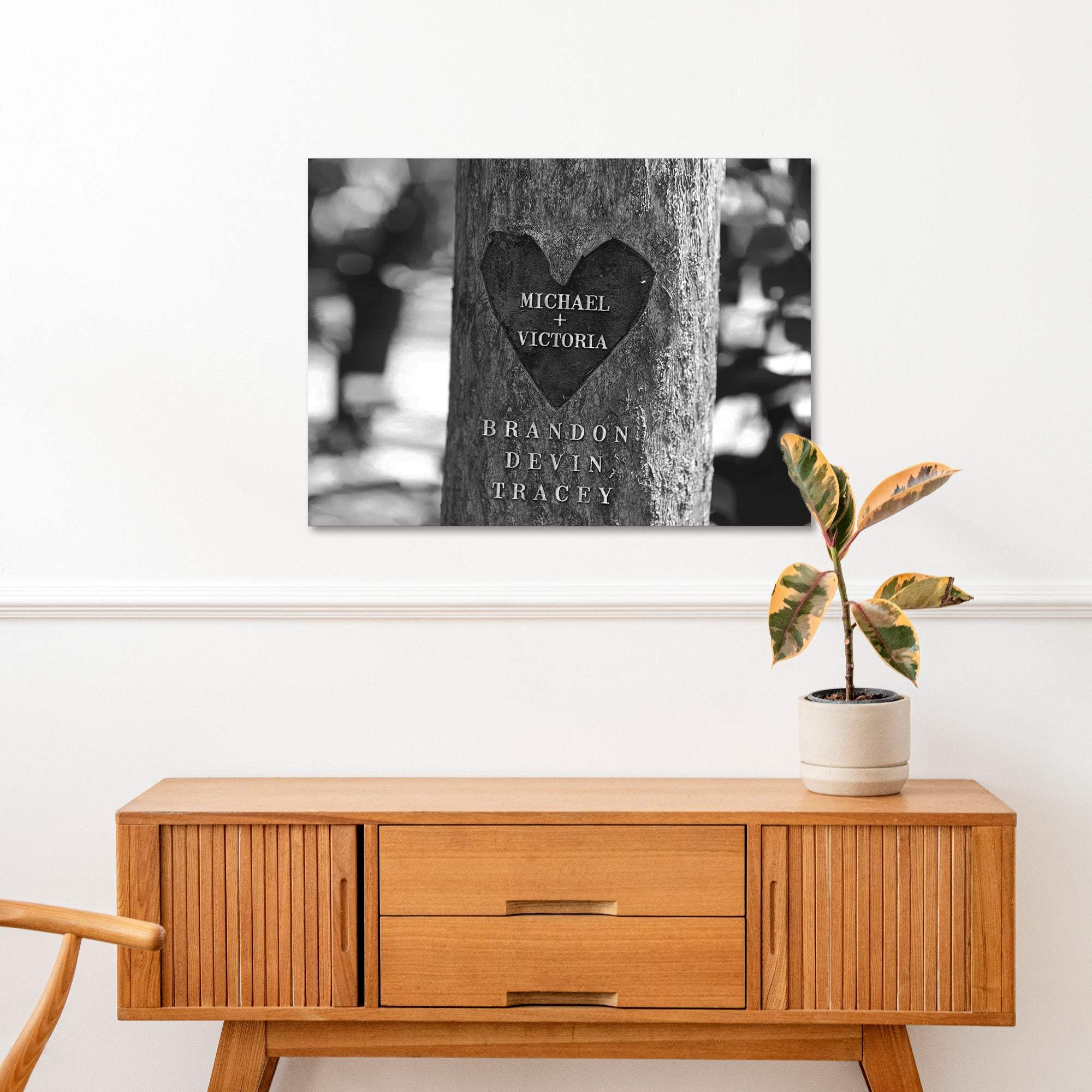 Tree Trunk Family Names Sign - Image 3